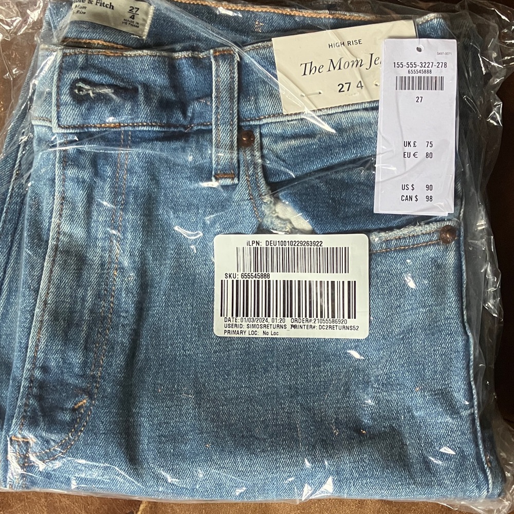 Abercrombie & Fitch Light Blue Denim ‘Mom’ Jeans 👖